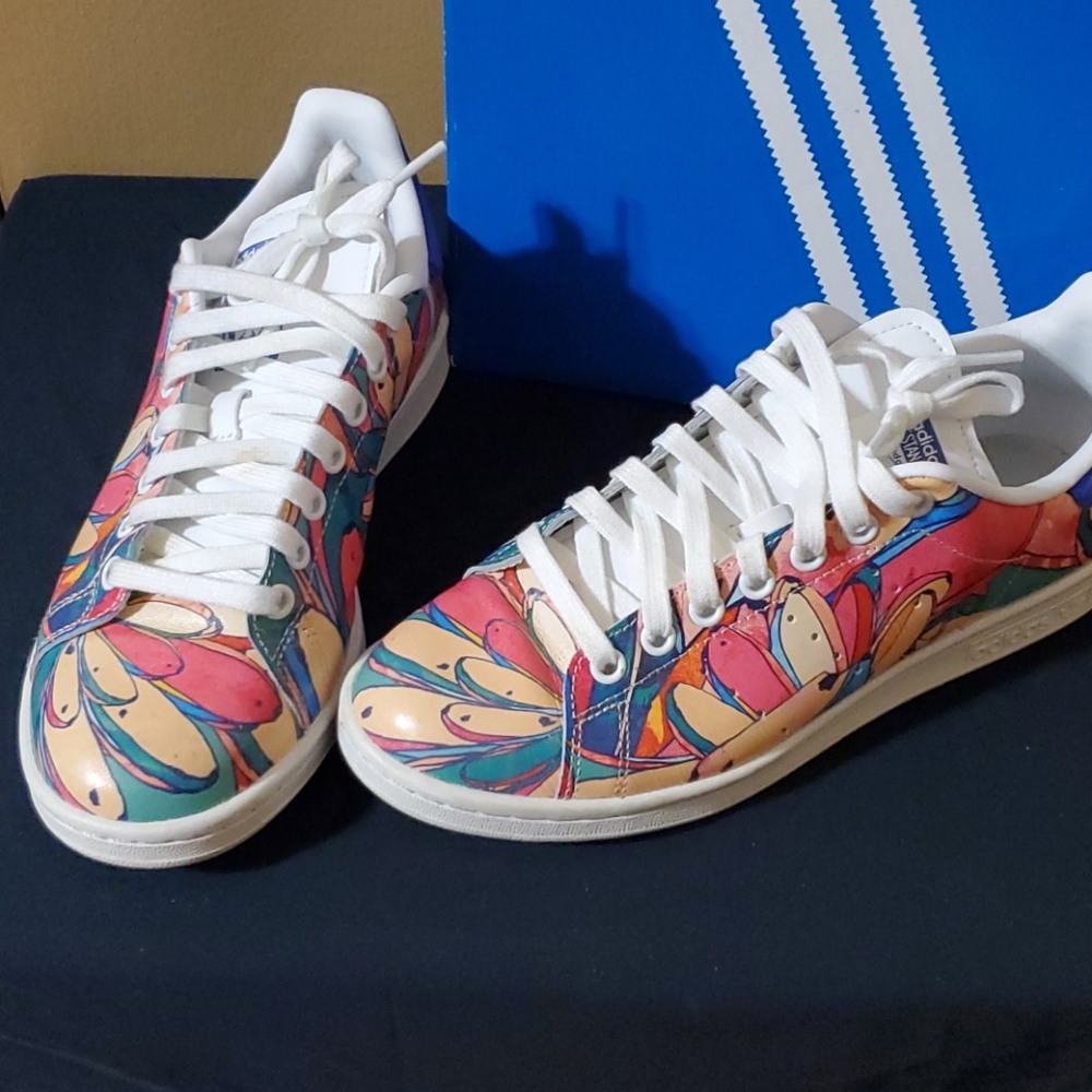 Sneakers